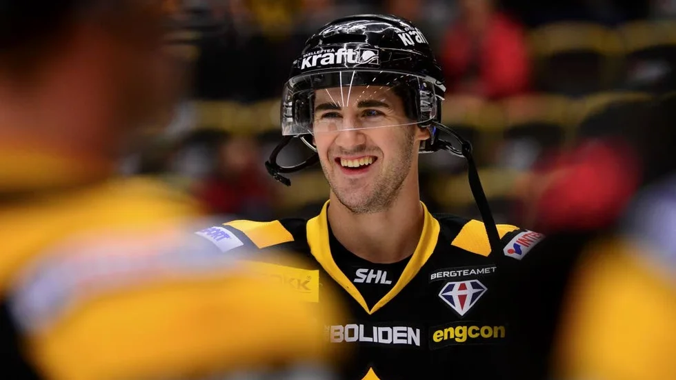 TILLBAKA. Tidigare skyttekungen i SHL - Bud Holloway -  gör comeback i Skellefteå AIK:s i derbyt hemma mot Luleå HF torsdag kväll.