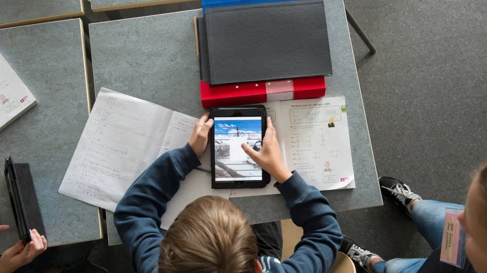 SKOLSURF. Alla mellanstadieelever i Rosvik ska få en egen surfplatta i ett nytt CMIT-projekt.