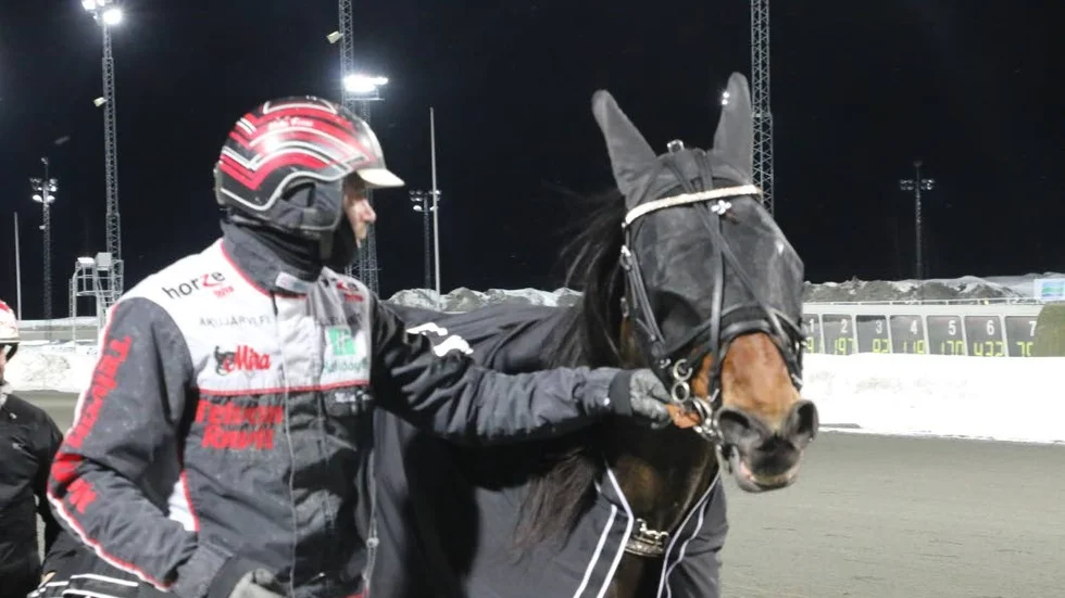 Selmer I.H och toppkusken Mika Forss efter seger i Boden i årsdebuten.