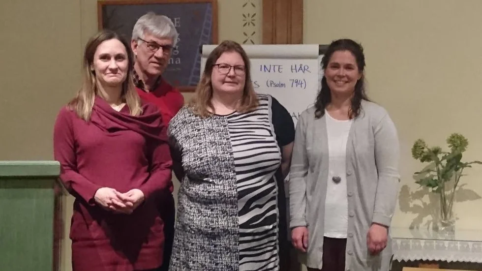 Pär Sandström hälsar tre nya medlemmar välkomna, Åsa Wellborg, Margaretha Berglund och Anna Danielsson.