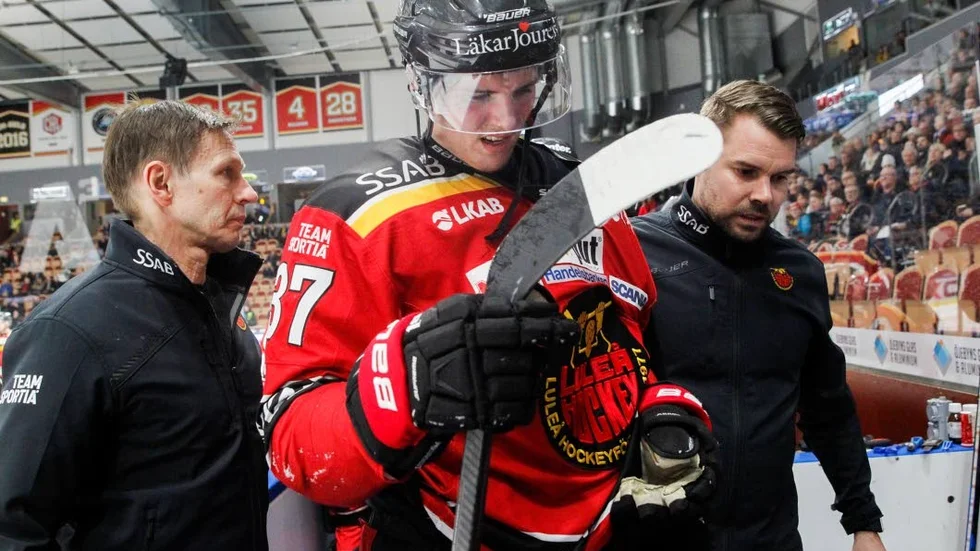 Tredje gången gillt? Isac Lundeström och hans Luleå Hockey bör vinna torsdagens SM-semifinal mot Frölunda för att hålla serien vid liv.