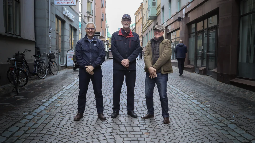 "Elefanten i rummet är ju potensen, så vi kan väl posera så här" föreslog Lars Tomasson, Jan Winnfors och Mats Hirschman, alla drabbade av prostatacancer.