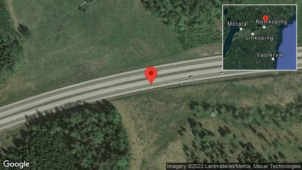 Fallna träd skapar problem i trafiken