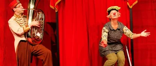 Fenix gör stor teater av det lilla och enkla