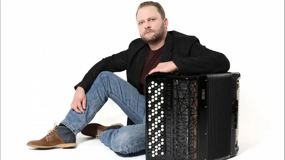 Dragspel. Kallis Bengtsson ger sin fjärde dragspelskonsert i Finspång i St:a Maria kyrka.