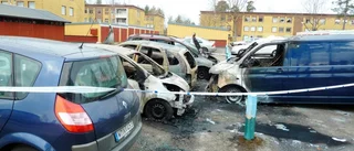 Söker vittnen till bilbränder