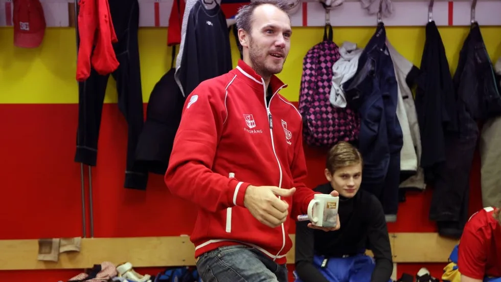LADDAD. Mats-Olof "Pricken" Hallmans ser stora möjligheter för sitt lag att hålla sig kvar i allsvenskan trots ett jobbigt läge. Först gäller Boltic i kväll.