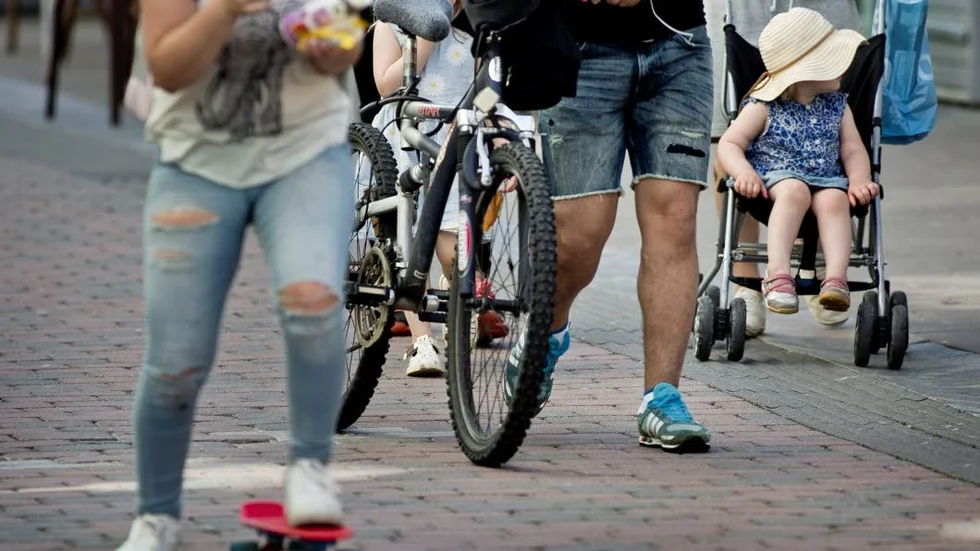 GÅGATA. På gågatan leder man sin cykel anser Rolf Pettersson. "Vi pitebor ska vara stolta över vår gågata".
