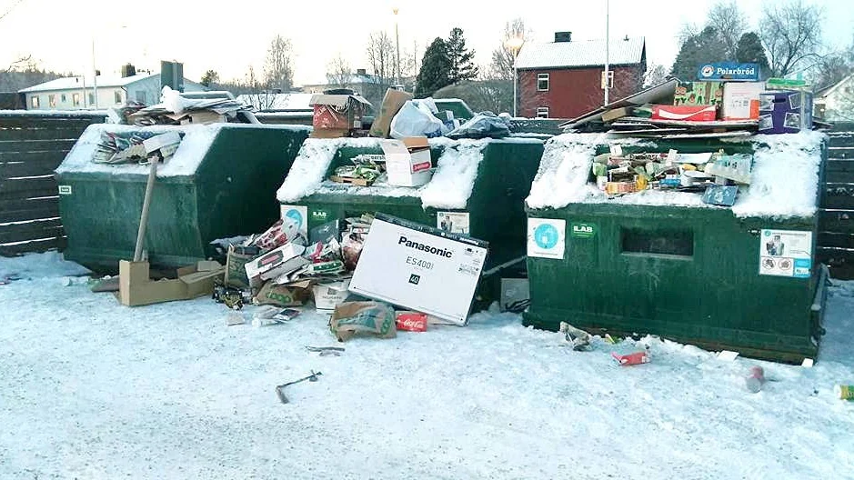 ÅTERVINNING. Är det verkligen så viktigt att vi sköljer ur filpaketen och åka till återvinningcentralen när bara 25 procent återvinns? (Arkivbild)