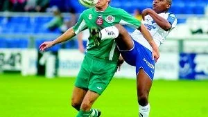 IFK vill förlänga kontraktet med mittfältaren Siyabonga Siphika.