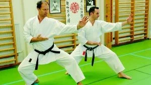 Mirce Opeloski (till vänster) är högst ansvarig i Sverige i Shotokan. Han var gästinstruktör tillsammans med Ismet Ganibegovic.
FOTO: GUNNAR JOHANSSON