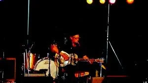 Gitarristen Slidin Slim från Linköping, eller Anders Landelius som han heter, trollband sommarbluesens besökare i fredags kväll. 
Foto: Privat