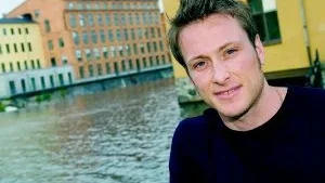 Hemma i Norrköping. Robert Jansson, SM-guldvinnare med Dolphins 1998, har varit på ett av sina rätt sällsynta besök. Numer bor han i Edinburgh och hans kungar regerar i skotska ligan. 
Foto: Peter Ericsson