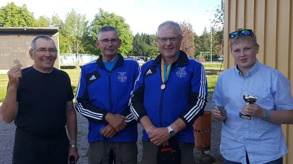 SKYTTE. Ett framgångsrikt gäng under SM i korthållsskytte: Bertil Omark, Kuivakangas, Alf Edin, Ale, Donald Johansson, Ale och Martin Blombäck, Piteå.