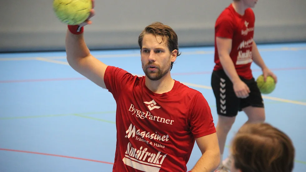 Gustav Odeheim, 32-årige kaptenen i EHF, säger att han får energi av handbollen och njuter när han kommer ned till hallen.