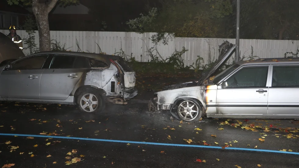 Bilar i brand under natten mot söndag.
