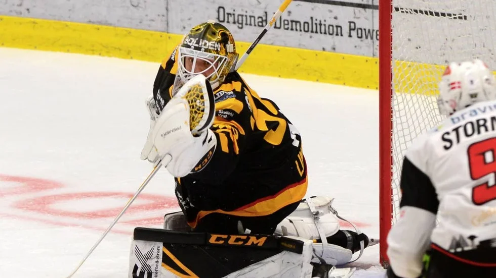 Gustaf Lindvall räddade samtliga fem straffar när Skellefteå vann CHL-premiären. (Arkivbild).
