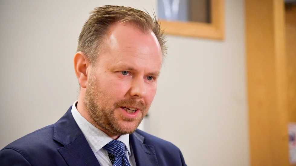 Kammaråklagare Thomas Bälter är sparsam med informationen kring mordförsöket på grund av att utredningen befinner sig i ett känsligt läge.