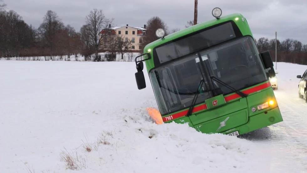 Buss fastkörd
