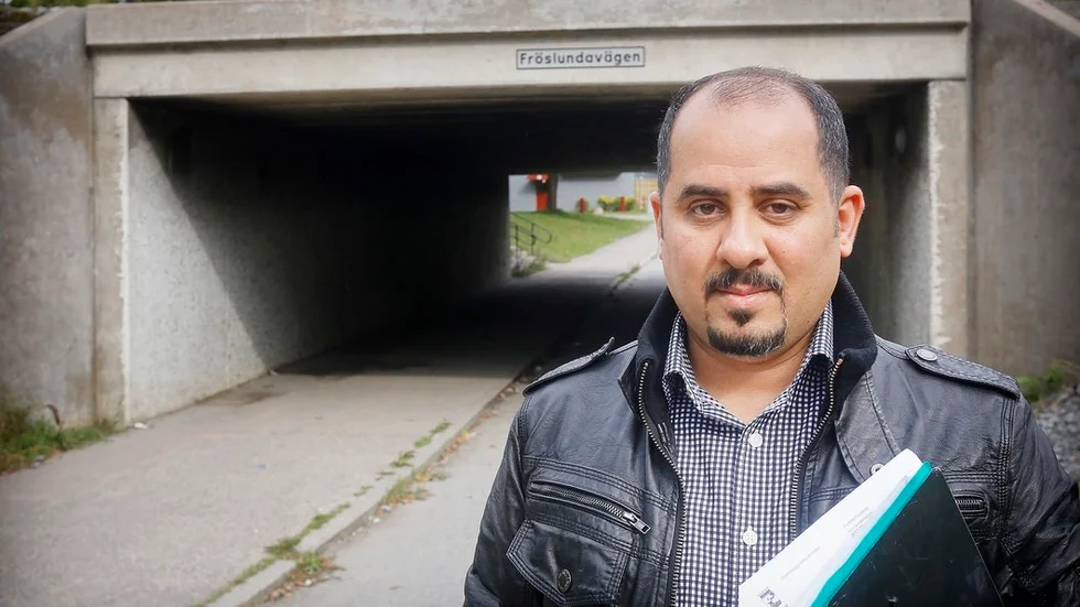 Haidar Alkamisi kämpar för att hastigheten vid Lagersbergsskolan där hans barn går ska sänkas.