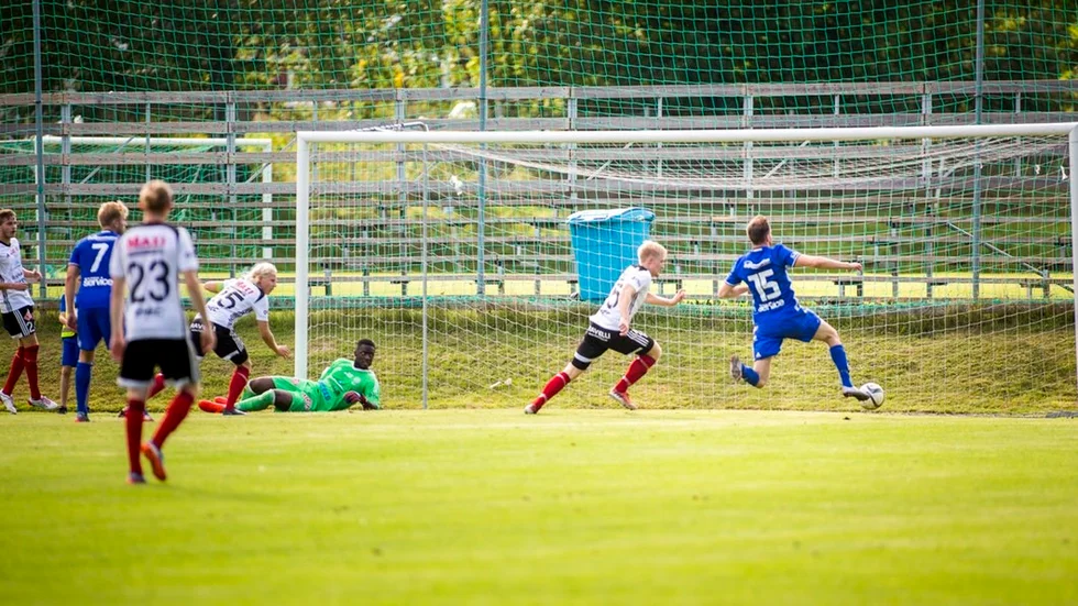 Jocke Juhlin är bara centimeter från att sätta kvitteringen till 1–1 här i första halvlek efter ett fint inspel av Joel Scherman.