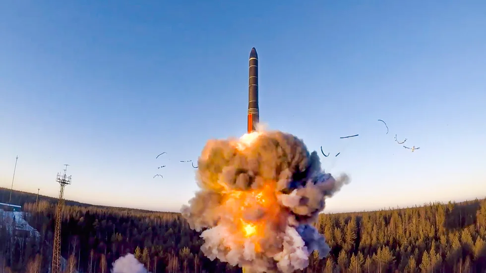 En interkontinental robot avfyras från nordvästra Ryssland under ett test. Bilden från en inspelning som delats av det ryska försvarsdepartementet den 9 december 2020. Arkivbild.