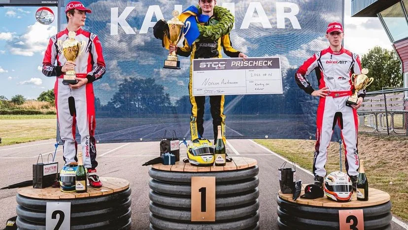 Norton Andreasson högst upp på pallen tog hem SM-guldet i karting.
