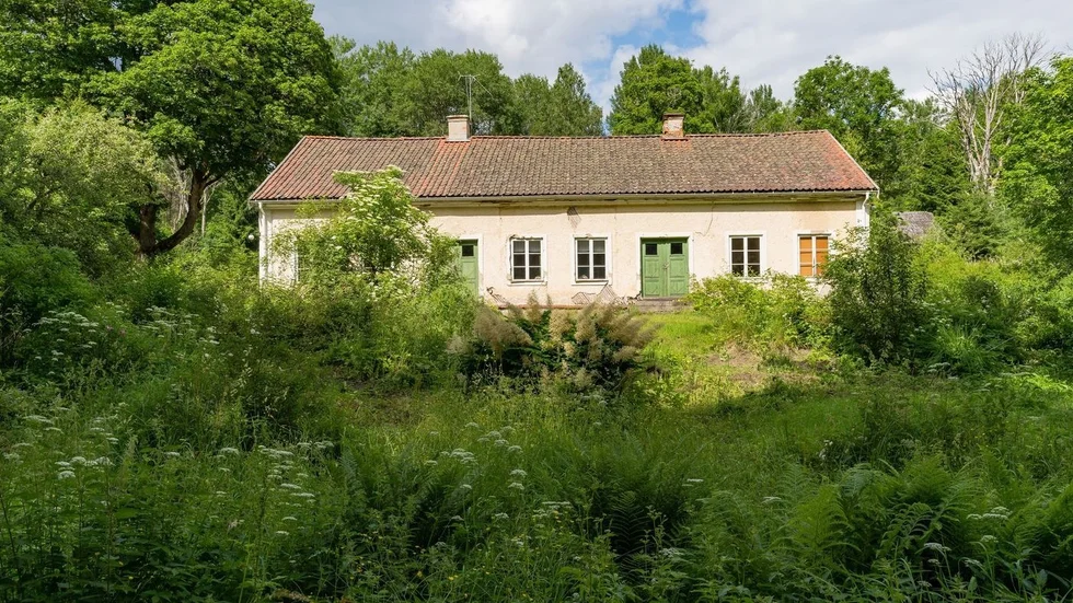 Det är en blandad skara som visat intresse. Bland annat unga par som vill göra herrgården till sitt hem.