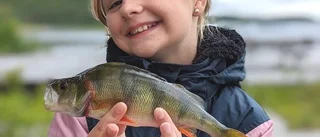 Lycka när Sibylla fångade en abborre