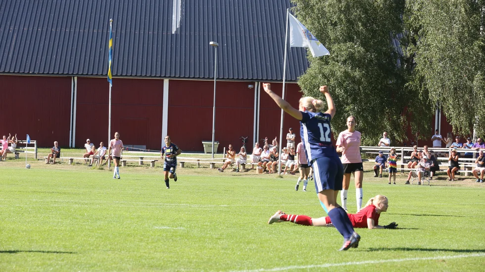 Agnes Nilsson sätter kvitteringen fyra minuter efter att hon hoppat in i matchen.