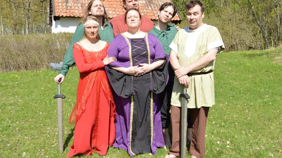 Robin Lönnfors, Robert Rosendrake, Jimmie Uppa, Jessica Andersson, Camilla Rosendrake och Fredrik Strömqvist utgör en del av ensemblen i "Ringbärarens öde".