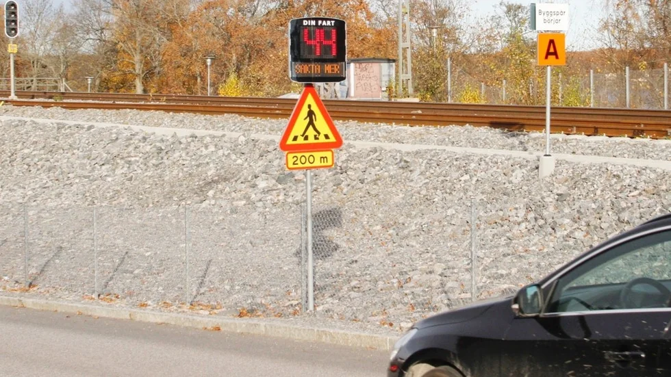 En av Strängnäs kommuns farttavlor stals under helgen på Mariefredsvägen, parallellt med Svealandsbanan.