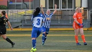 Medles Frida Karlsson firar sitt avgörande mål.