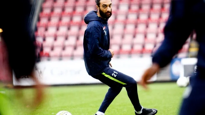 Sharif Mukhammad har spelat två matcher från start vilket har gett lika många vinster. Under lördagen möter hans AFC Eskilstuna bottenkollegan Jönköping på Tunavallen.