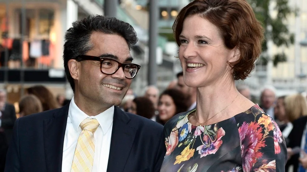 David Batra, som är gift med Anna Kinberg Batra, kommer som planerat till Eskilstuna med sin show "Elefanten i rummet" den 26 oktober.