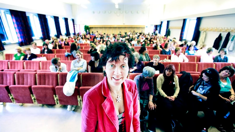 Lisbeth Pipping berättar om sin uppväxt och sitt liv på Vingåkers bibliotek.