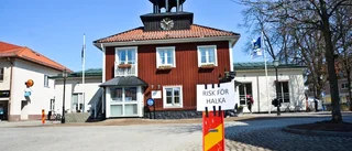 Olja läckte ut på torget