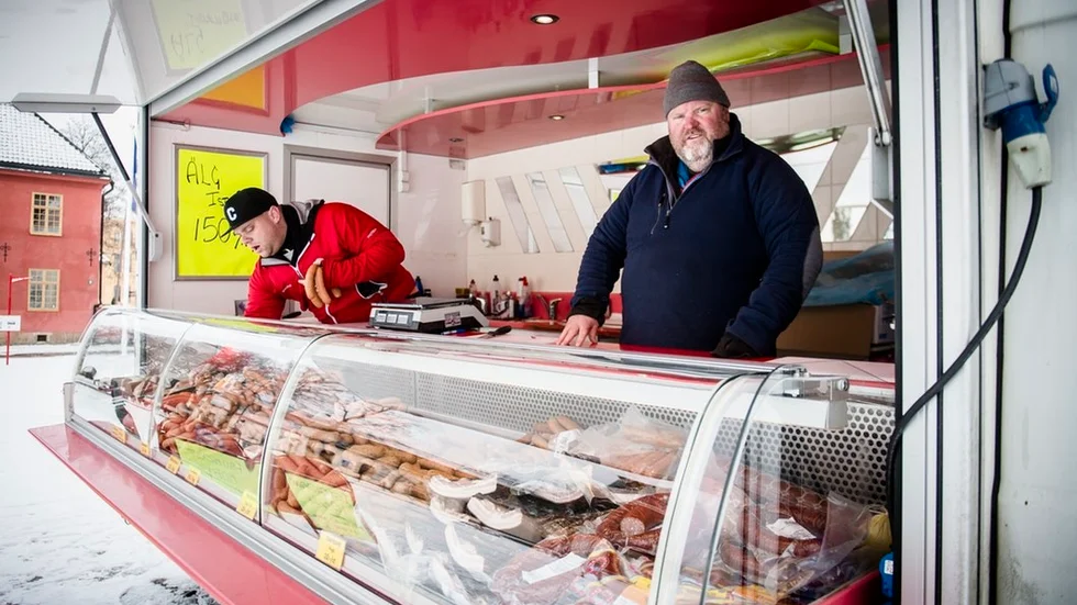 "Korvgubben" Anders Brunnström välkomnar förslaget om mer torghandel som skulle innebära fler försäljare och därmed bättre affärer. "Det är ett känt faktum att folk drar folk."