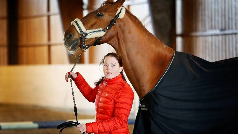 Sara Li Vesterberg, som tävlar för Flensklubben Finntorp, visade upp en handfull felfria ritter under premiärdagen av Springtour.