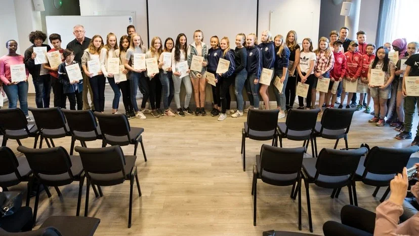 De här 35 ungdomarna får åka på sportscamp i Norrköping i sommar, tack vare Rotary.