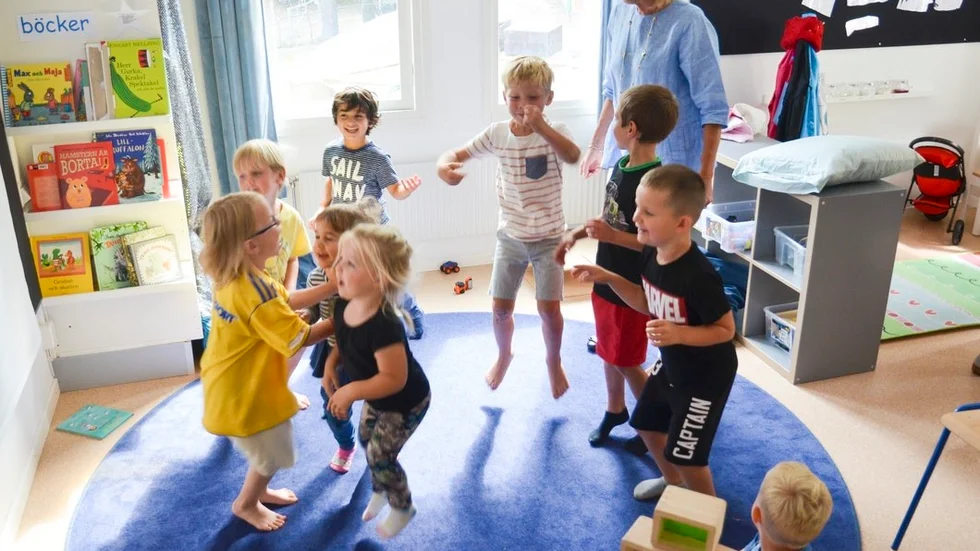 Personaltätheten förblir densamma trots att en av fem inom förskolan ska sägas upp. Det beror på att antalet barn ser ut att bli så mycket lägre.