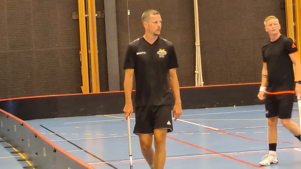 Jesper Engström har spelat innebandy i Norge de senaste åren. Nu har han flyttat tillbaka till Sverige och klubbvalet föll på FBC Nyköping. Under måndagen gjorde han sin första träning med laget. 