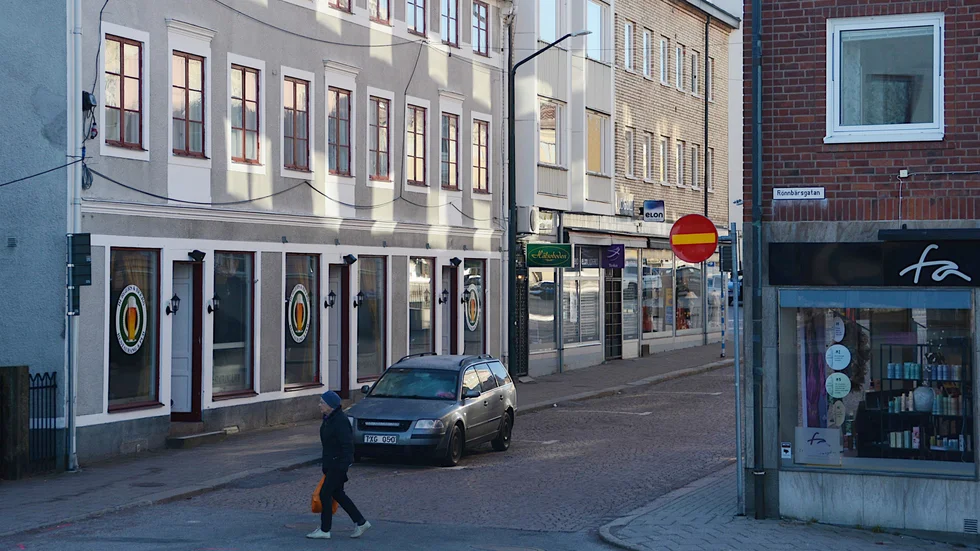 Här på en krog på Norrtullsgatan blev Västerviksbon så våldsam mot en ordningsvakt att han nu dömts vid Kalmar tingsrätt.
