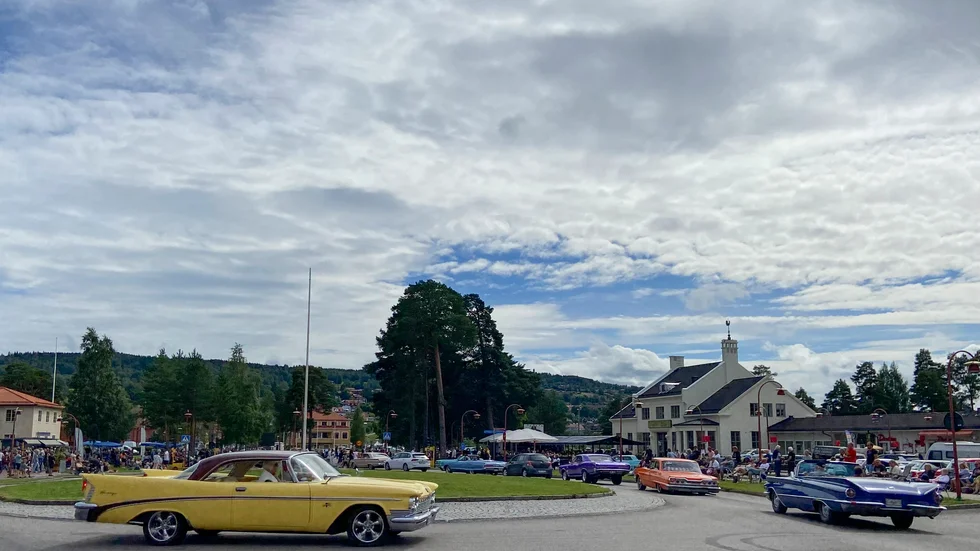 Classic car week i Rättvik arrangeras igen efter pandemin med mängder av besökare och bilköer genom Rättvik.