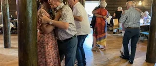 Dansglada seniorer på logdans: ”Det här kan vi väl göra om”