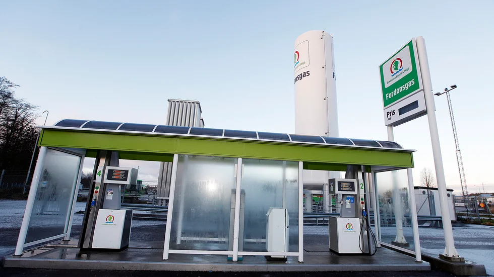 När bensinpriset höjs, höjer Energi och miljö priset på biogas. Men när bensinpriset sjunker blir biogasen inte billigare. Insändarskribenten undrar varför.