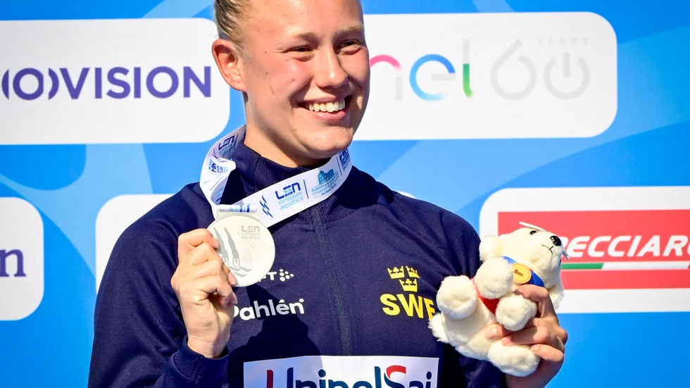 Emma Gullstrand med EM-silvret på enmeterssvikten.