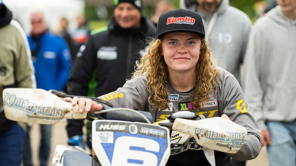 Framgångarna för Götas Matilda Huss har varrit oerhörda den här sommaren. Snart kan hon säkra SM-guldet i motocross och i höst väntar internationella mästerskap i både cross ocg enduro.