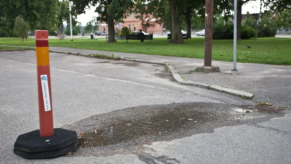 Så här kan en vattenläcka se ut - bilden är från en tidigare läcka i Vingåker. Den nu aktuella läckan har ännu inte lokaliserats.