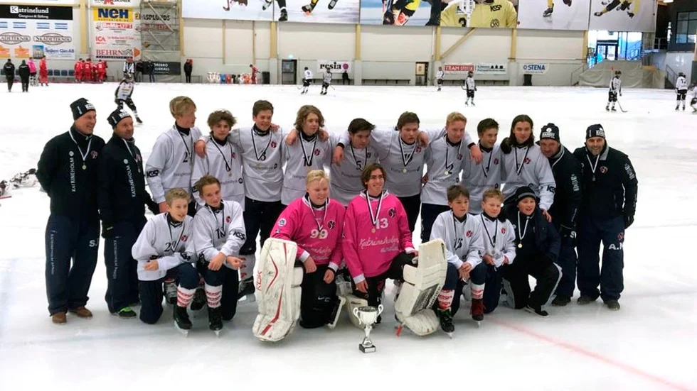 Det segrande KVBS-laget efter cupturneringen i Örebro som de vann efter en taktiskt väl genomförd finalmatch mot Gustavsberg.